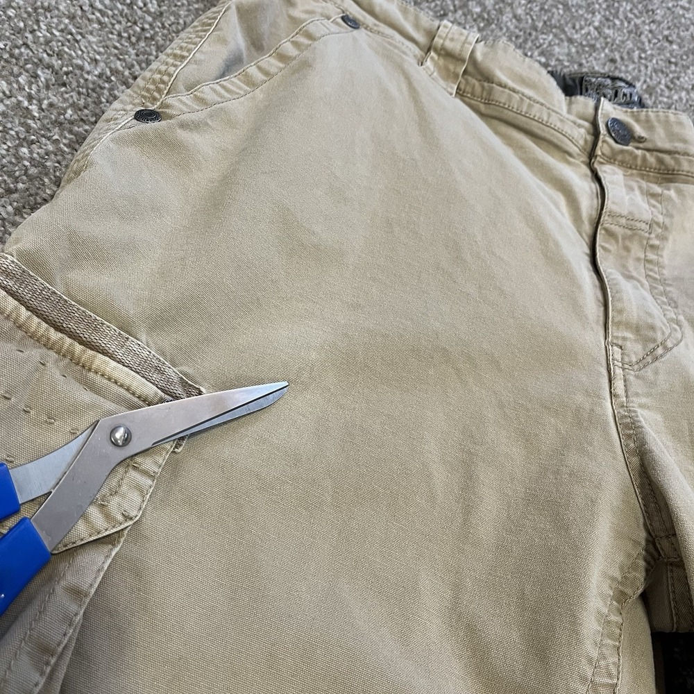 Affliction Buckle Mens Khaki Cargo Shorts Sz 40 Camo Trim Utility Y2K Grunge - Picture 5 of 8